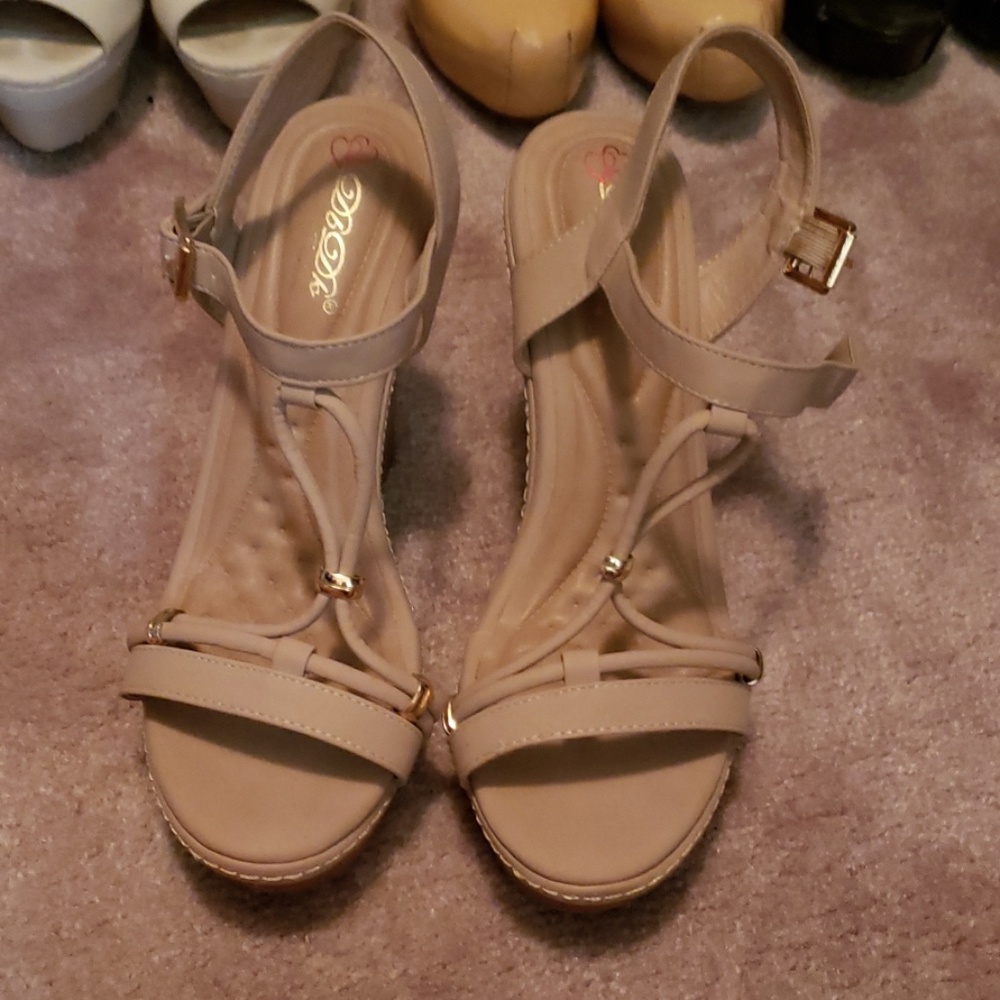 Tan wedge scandals